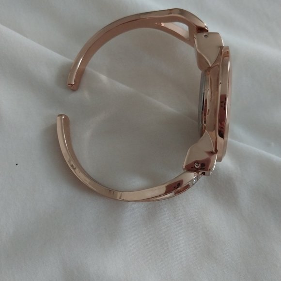CC Quartz Movement Analog Women's Watch - Rose Gold - Battery Required - Picture 4 of 4